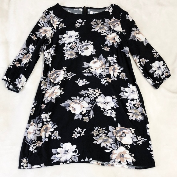 Old Navy Dresses & Skirts - Floral Shift Dress